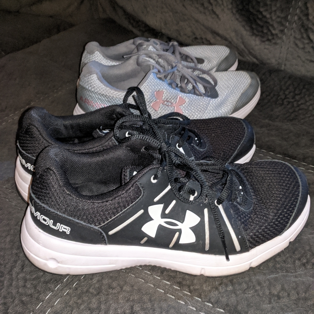 Under Armour Sneakers Sz 7.5 (1pr BLACK PAIR)